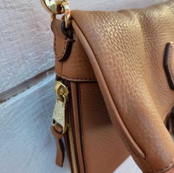 Tory BurchWomen's Brown Robinson Pebbled Fold-Over Messenger - Picture 6 of 14